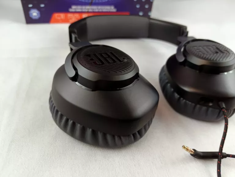 sluchawki-przewodowe-z-mikrofonem-jbl-quantum-100-nauszne-kolor-249512-1647413