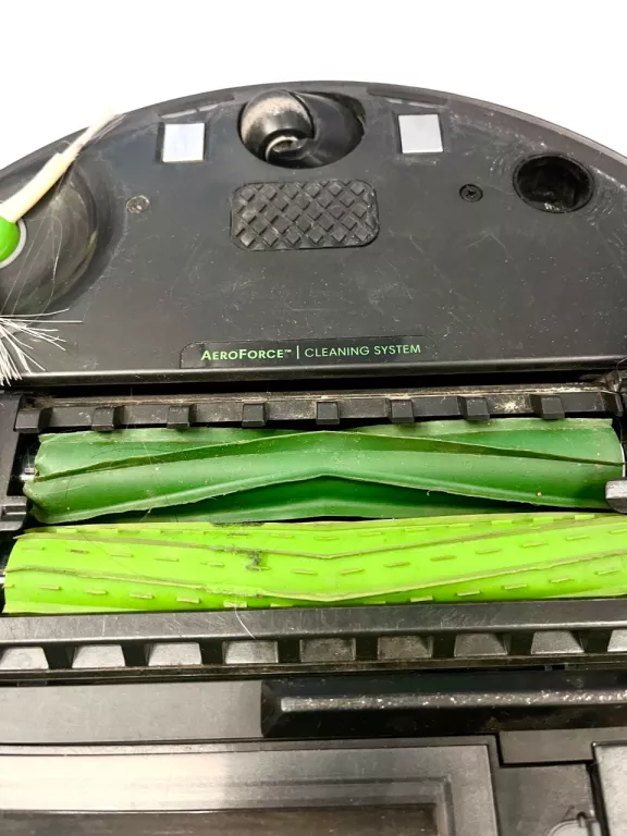 ROBOT SPRZĄTAJĄCY ROOMBA J7 / STACJA ŁADUJĄCA