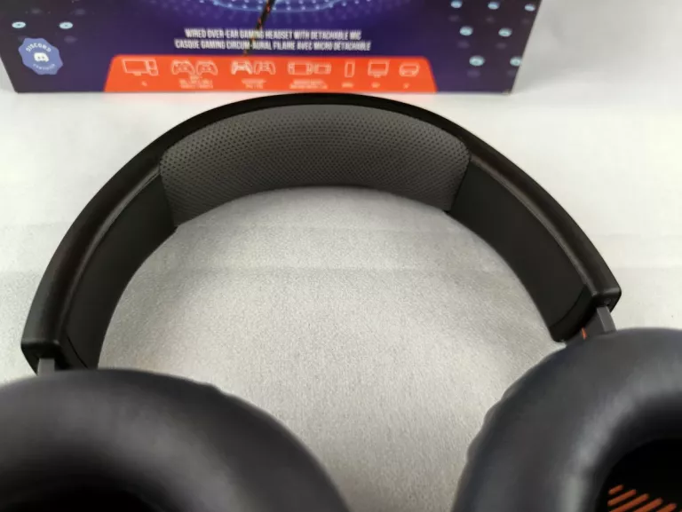 sluchawki-przewodowe-z-mikrofonem-jbl-quantum-100-nauszne-kod-producenta-jblquantum100blk