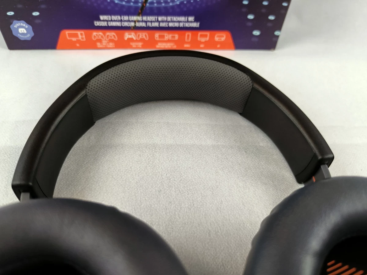 sluchawki-przewodowe-z-mikrofonem-jbl-quantum-100-nauszne-kod-producenta-jblquantum100blk