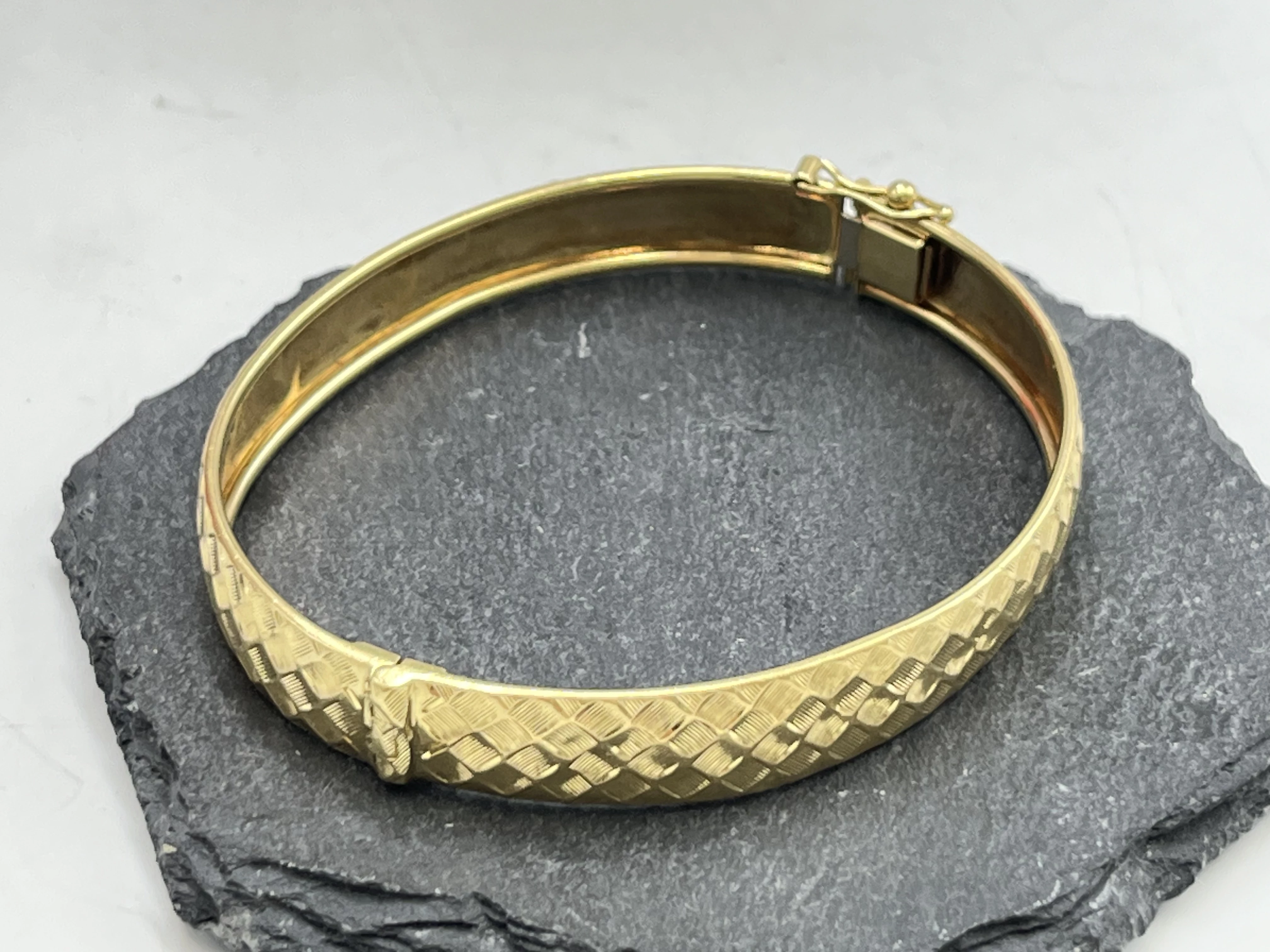 sliczna-zlota-bransoletka-sztywna-kolo-fasetowana-wg1486-p750-material-15835-2