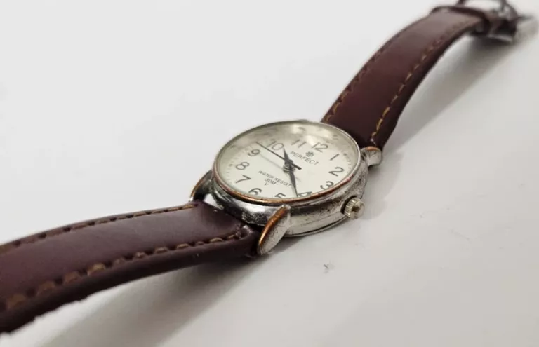 ZEGAREK PERFECT 043
