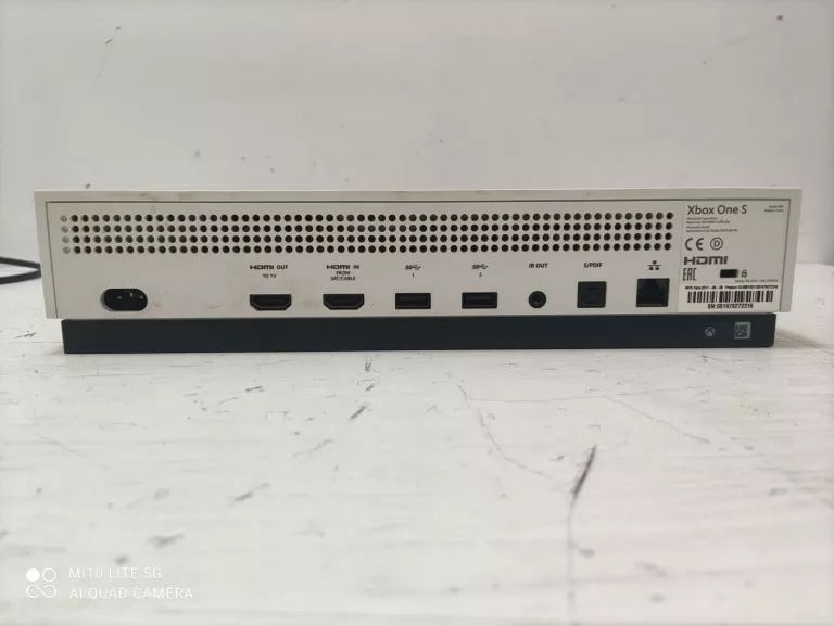 KONSOLA XBOX ONE S + 2 PADY + KABEL