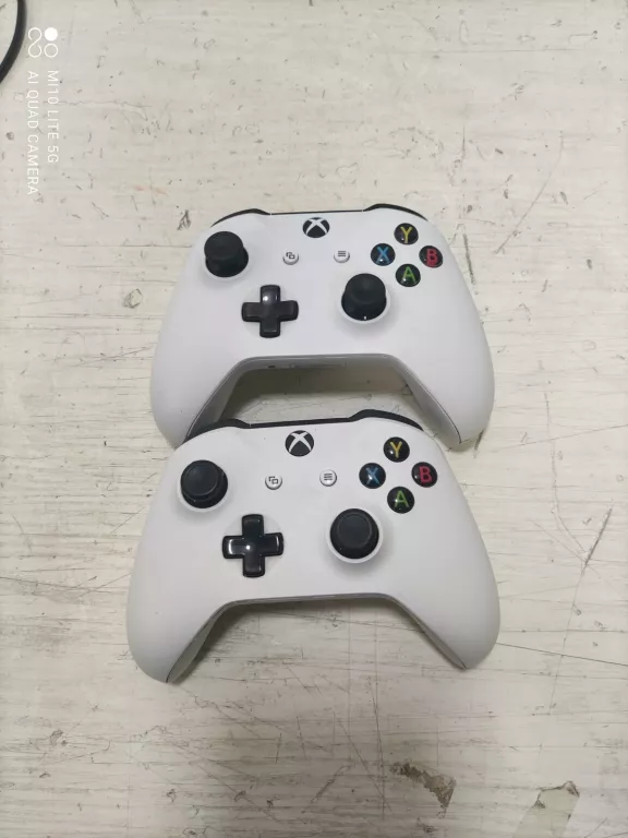 KONSOLA XBOX ONE S + 2 PADY + KABEL