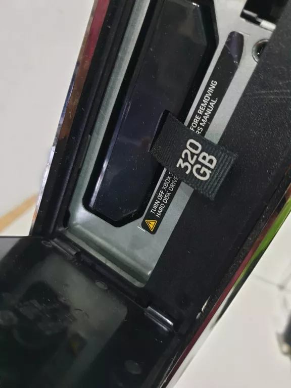 KONSOLA XBOX 360 320GB Z GRAMI