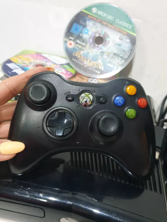 KONSOLA XBOX 360 320GB Z GRAMI