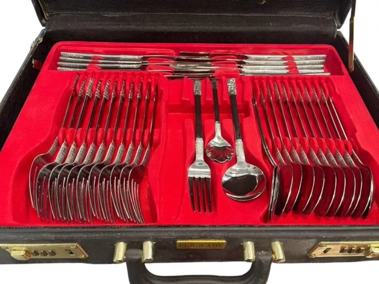 zestaw-sztuccow-ze-stali-nierdzewnej-1810-w-walizce-stan-11323-2
