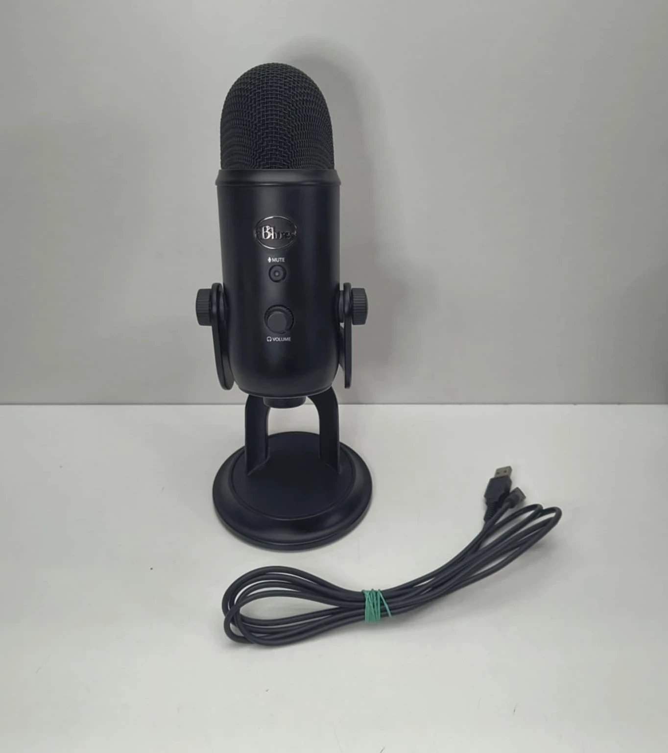 mikrofon-logitech-yeti-blue-gen-augusta-emila-fieldorfa-nila-2c-ostroleka