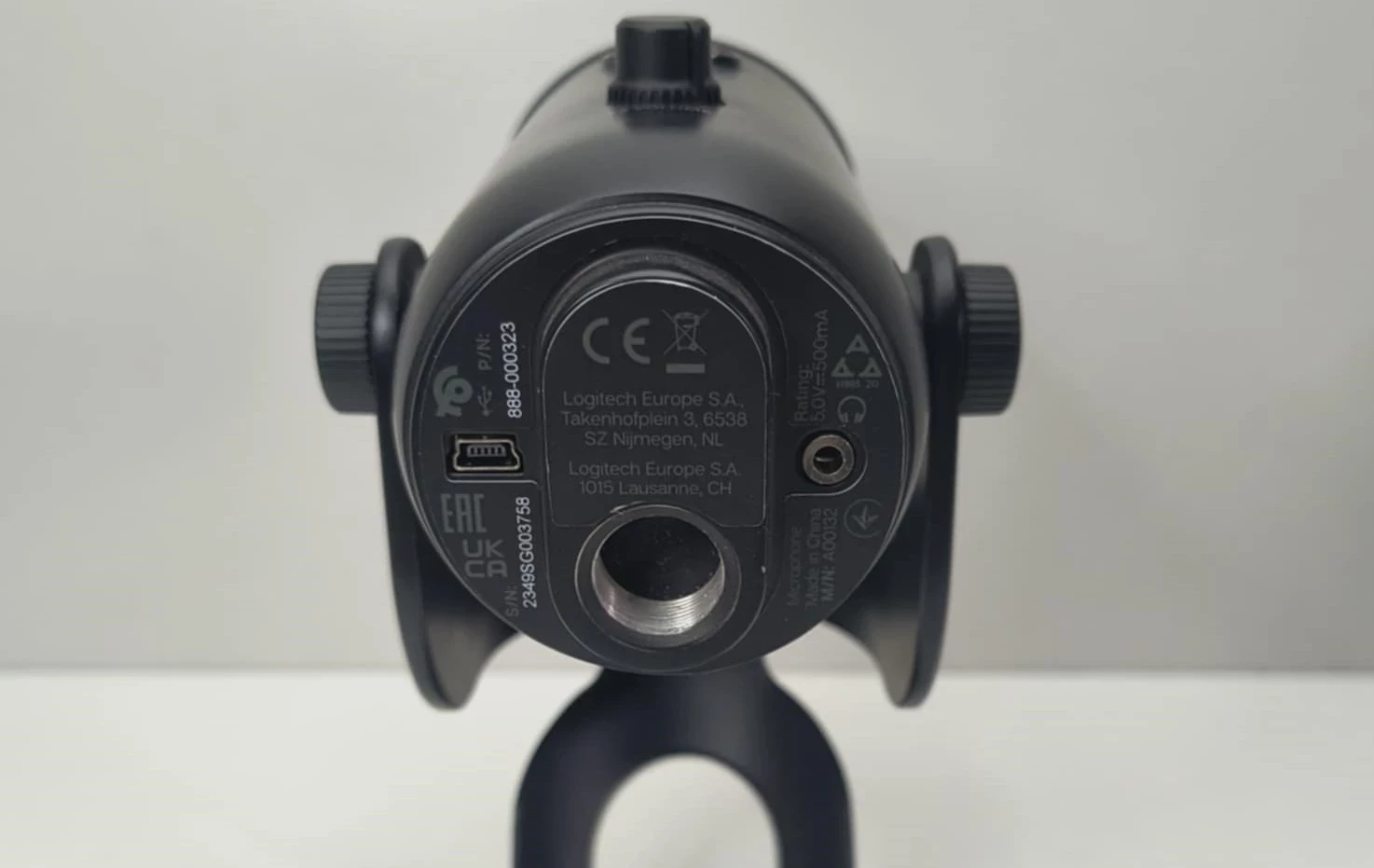 mikrofon-logitech-yeti-blue-stan-11323-2