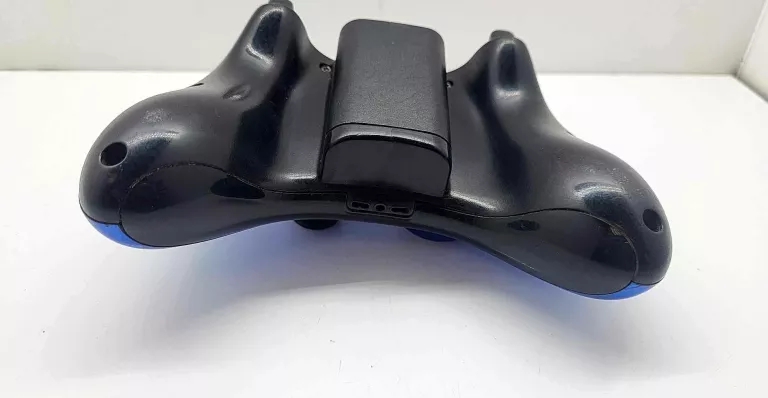 PAD DO XBOX 360 NIEBIESKI NOSI ŚLADY UŻYTKOWANIA