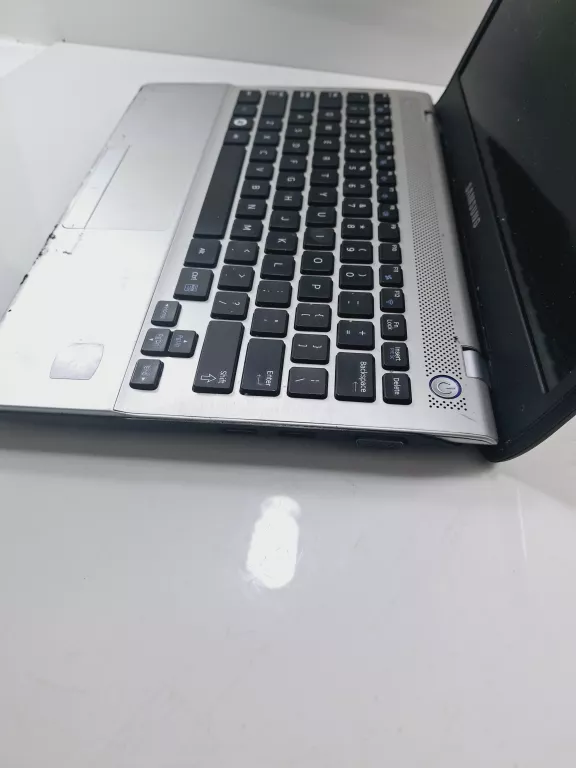 LAPTOP SAMSUNG NP305U1A