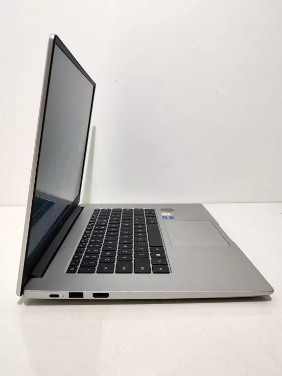 laptop-huawei-matebook-d-15-2021-156-i5-8-gb-512-gb-srebrny-zasilac-liczba-rdzeni-procesora-4329-3