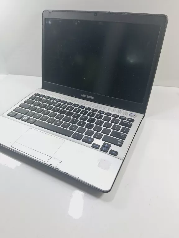 LAPTOP SAMSUNG NP305U1A