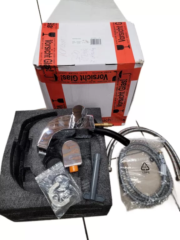 wydajna-bateria-umywalkowa-nt7060-z-wyciaganym-prysznicem-kollataja-30-bedzin