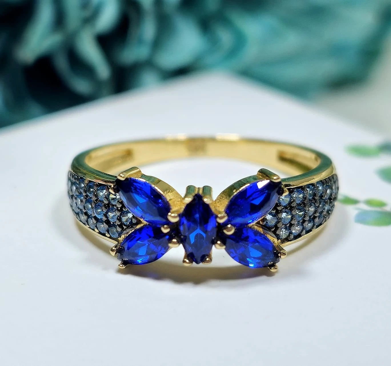 cudny-zloty-pierscionek-blekitne-i-granatowe-cyrkonie-p585-260g-r15-rynek-38-paczkow-adben