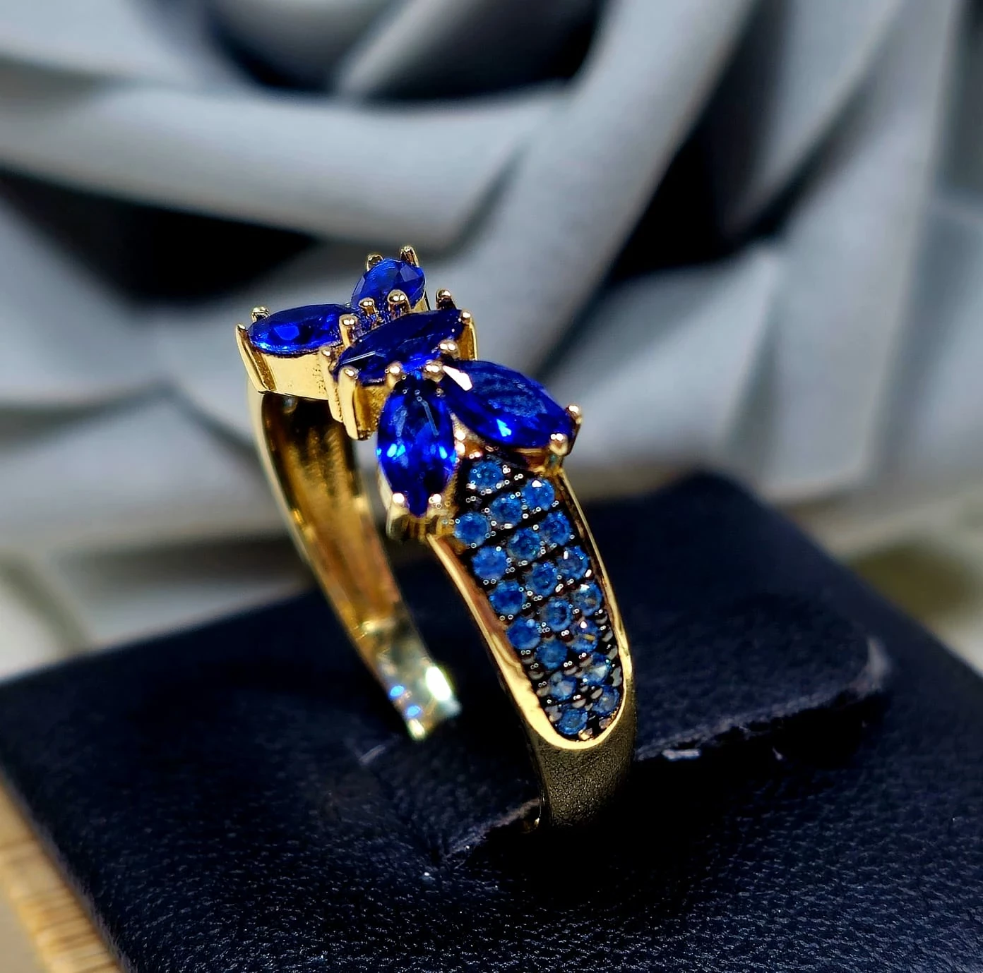 cudny-zloty-pierscionek-blekitne-i-granatowe-cyrkonie-p585-260g-r15-motyw-129129-246990