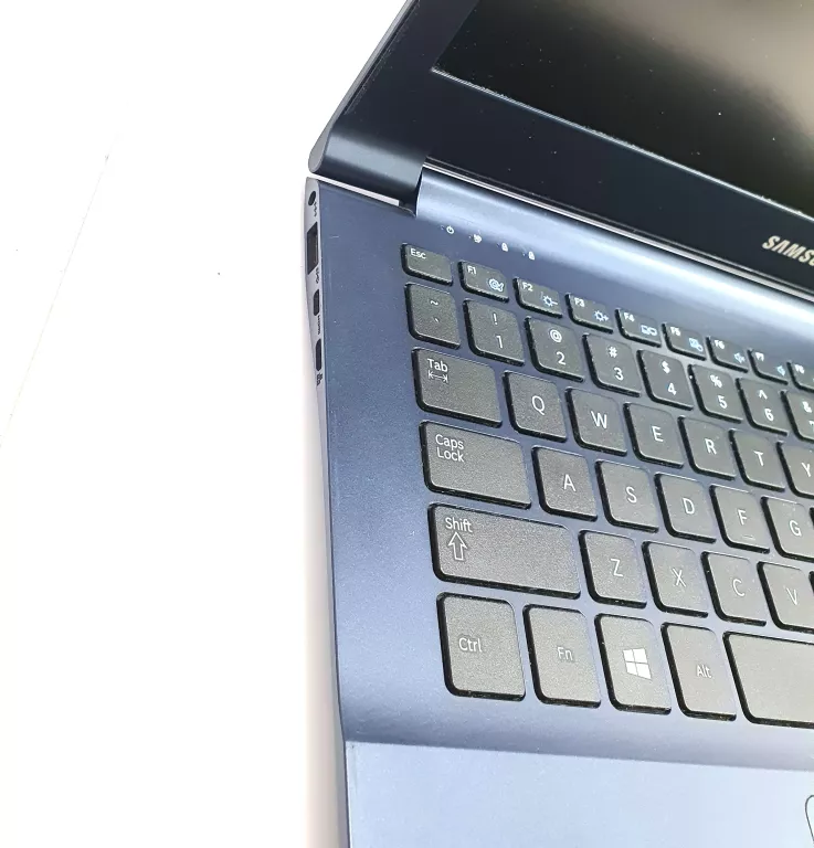 LAPTOP SAMSUNG 905S - 4GB RAM - DYSK 120GB - WIN 10 PRO
