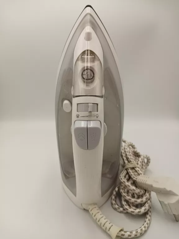 ŻELAZKO INTERTEK DB 1600 B4