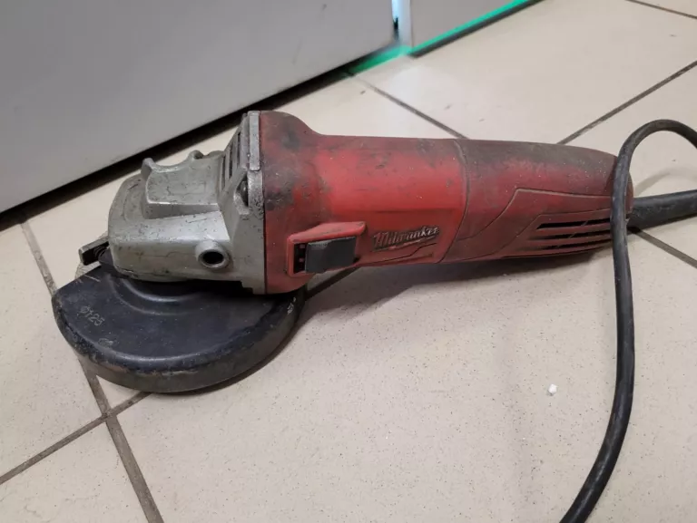 SZLIFIERKA MILWAUKEE AG10-125 EK