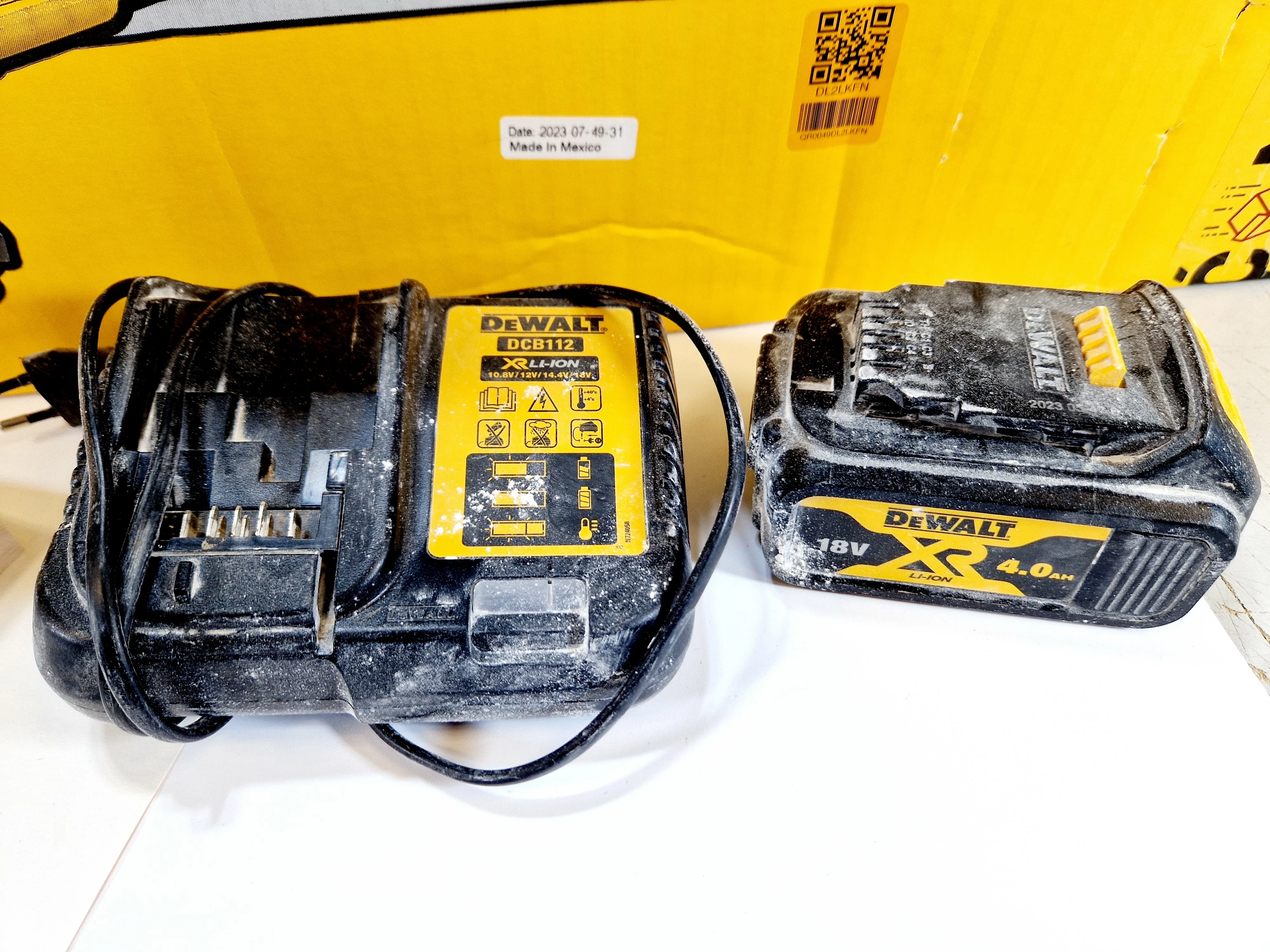 zyrafa-szlifierka-do-gipsu-dewalt-dce800-nxj-akumulator-40ah-ladowarka-ean-gtin-5035048727782