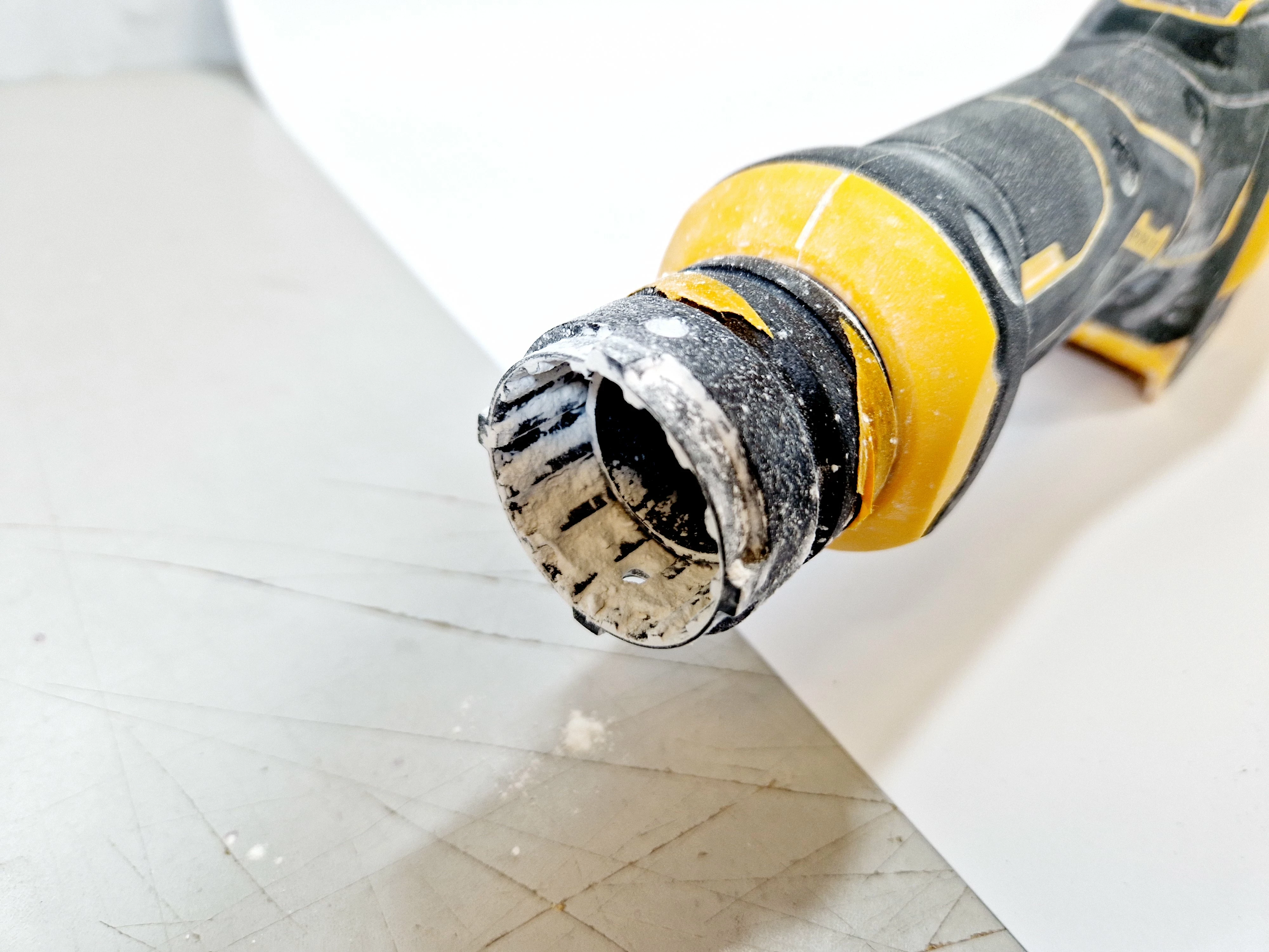 zyrafa-szlifierka-do-gipsu-dewalt-dce800-nxj-akumulator-40ah-ladowarka-system-mocowania-materialu-sciernego-205277-222917