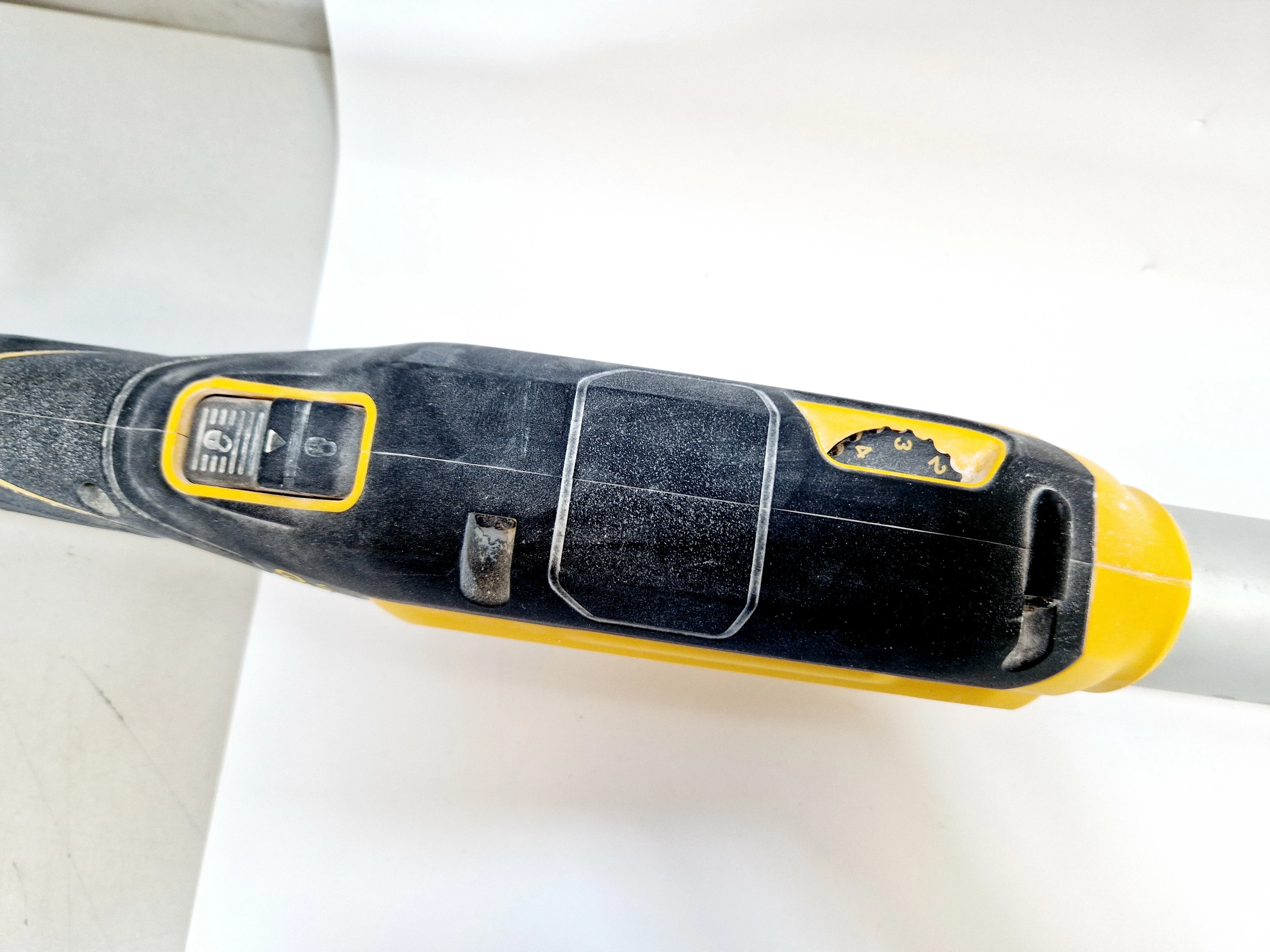 zyrafa-szlifierka-do-gipsu-dewalt-dce800-nxj-akumulator-40ah-ladowarka-kod-producenta-dce800nxj