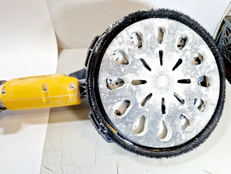 zyrafa-szlifierka-do-gipsu-dewalt-dce800-nxj-akumulator-40ah-ladowarka-napiecie-zasilania-5400