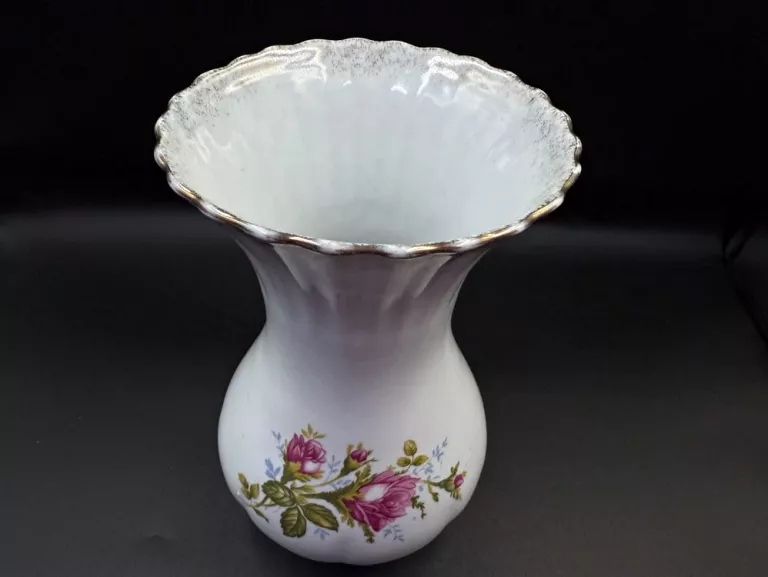 PORCELANA CHODZIEŻ IWONA WAZON 22 CM