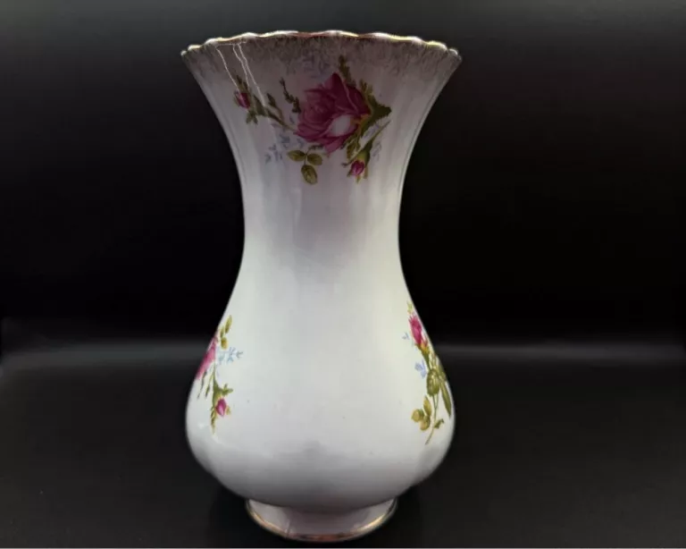 PORCELANA CHODZIEŻ IWONA WAZON 22 CM