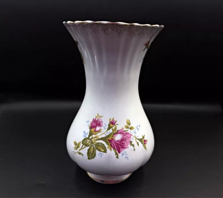 PORCELANA CHODZIEŻ IWONA WAZON 22 CM