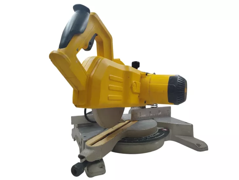 PIŁA UKOŚNICA DEWALT DW777 1800W + 200MMX32MM + 216MMX30MM + 190MMX30MM
