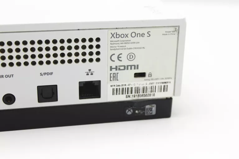 KONSOLA XBOX ONE S 500GB + PAD PDP