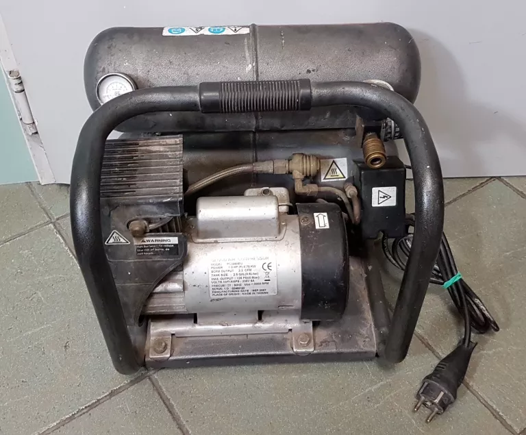KOMPRESOR SPRĘŻARKA SENCO BEZOLEJOWY 9,5L 1,5KM MIDI PC0968