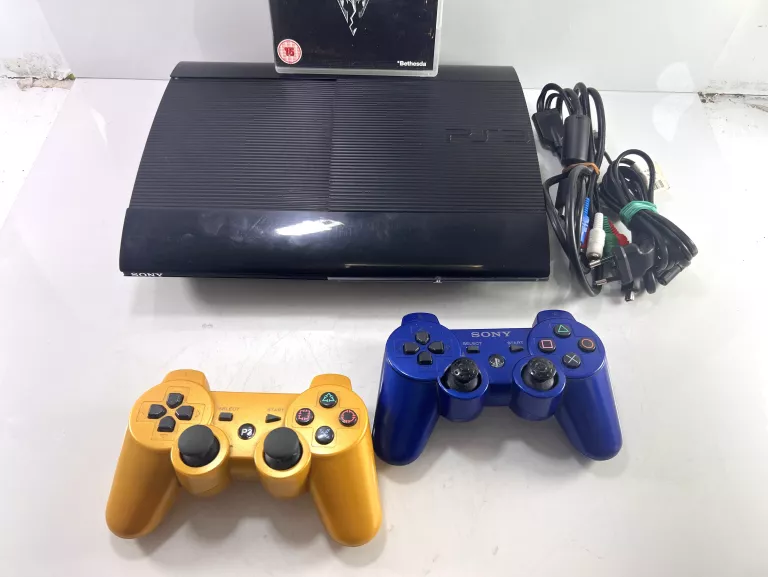 KONSOLA PS3 SUPER SLIM 500GB + 2PADY + GRA