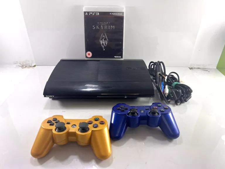 KONSOLA PS3 SUPER SLIM 500GB + 2PADY + GRA