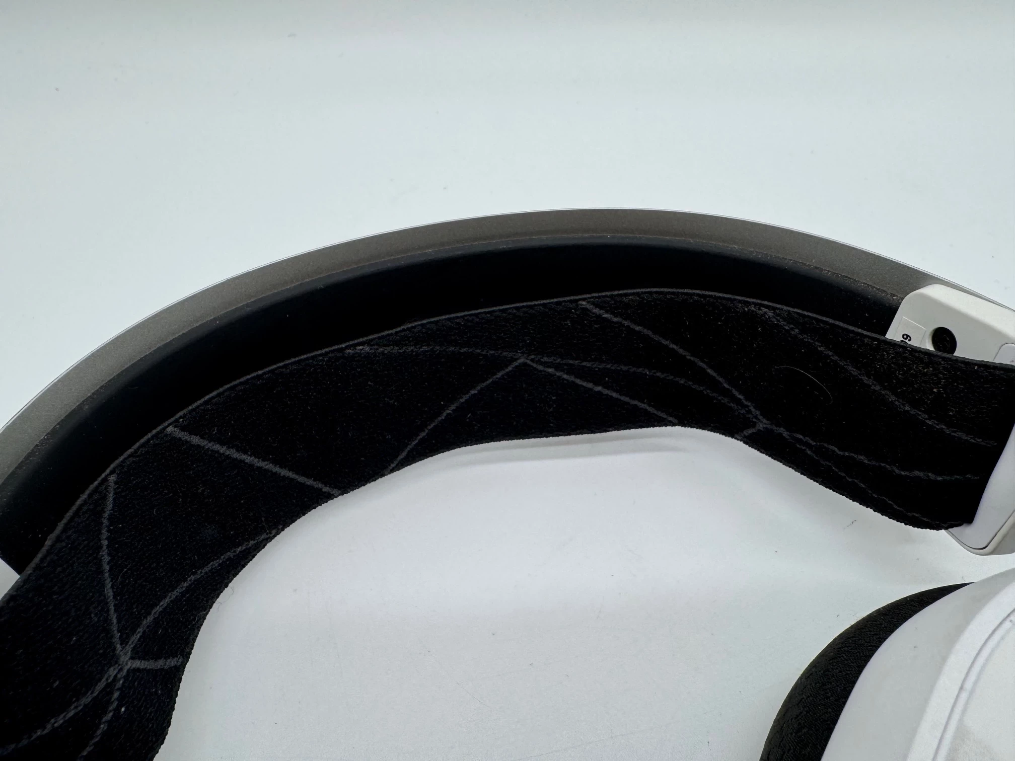 sluchawki-steelseries-arctis-7-solo-kolor-dominujacy-129357-2