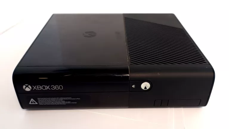KONSOLA XBOX 360 + KINECT OPIS!