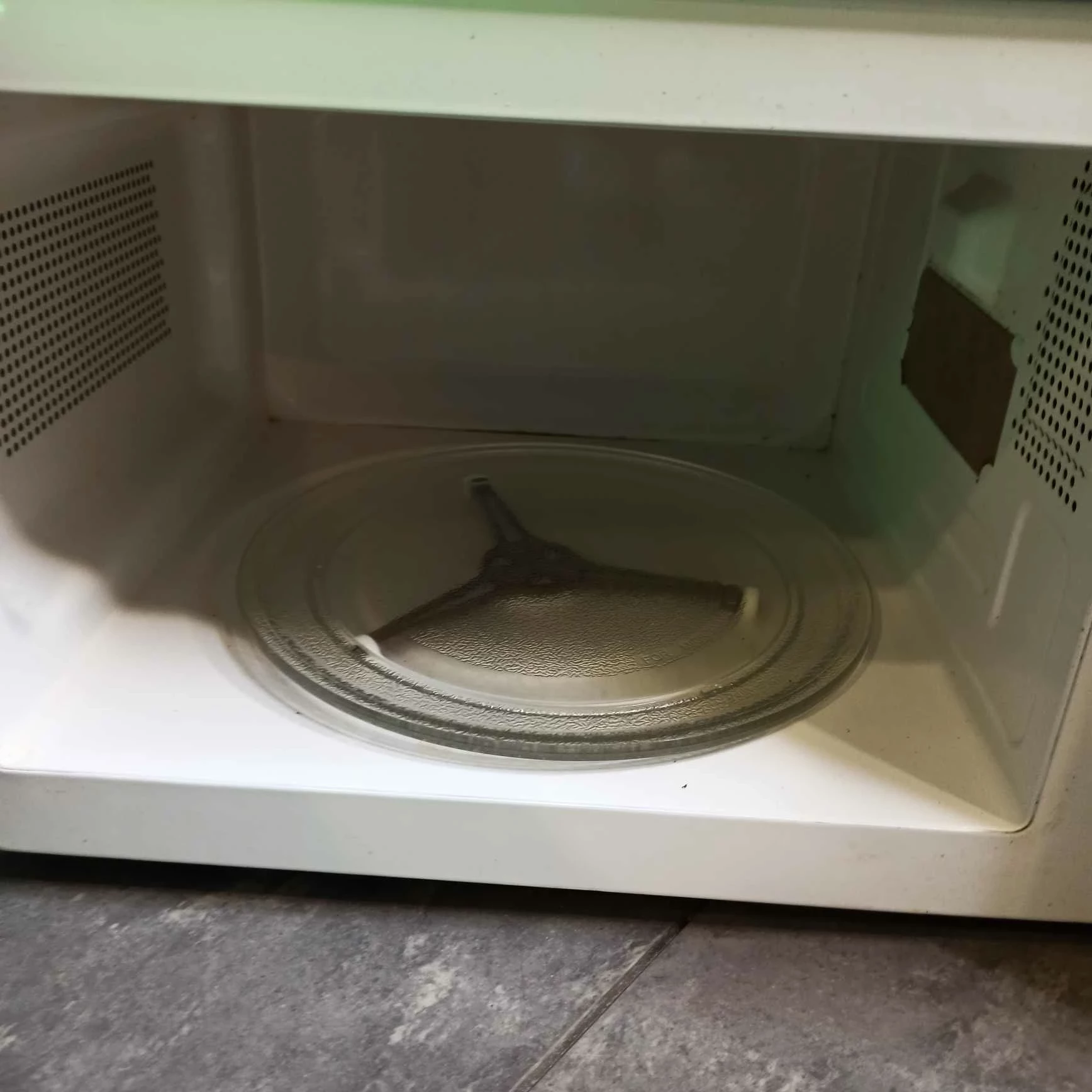 kuchenka-mikrofalowka-alaska-mwd2820g-kolor-dominujacy-129357-3