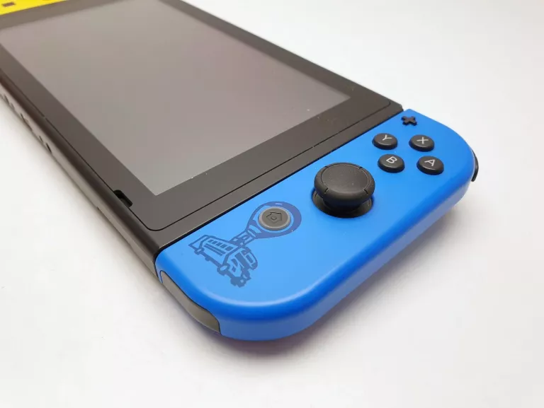 KONSOLA NINTENDO SWITCH FORTNITE KOMPLET + GRA SPYRO