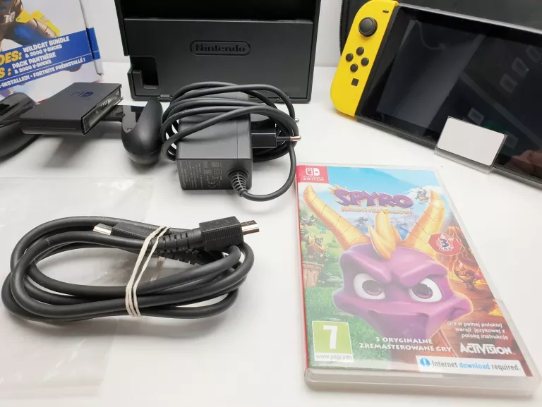 KONSOLA NINTENDO SWITCH FORTNITE KOMPLET + GRA SPYRO