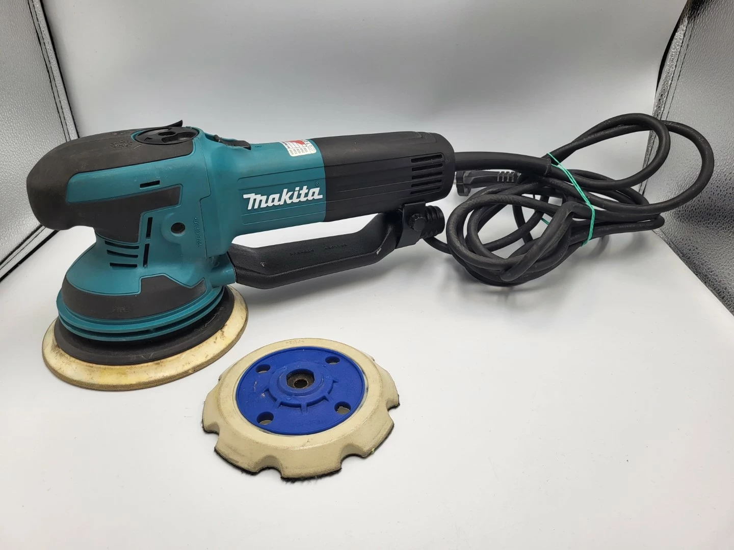 szlifierka-mimosrodowa-makita-bo6050-oscylacyjna-750w-150-mm-hallera-3-wroclaw