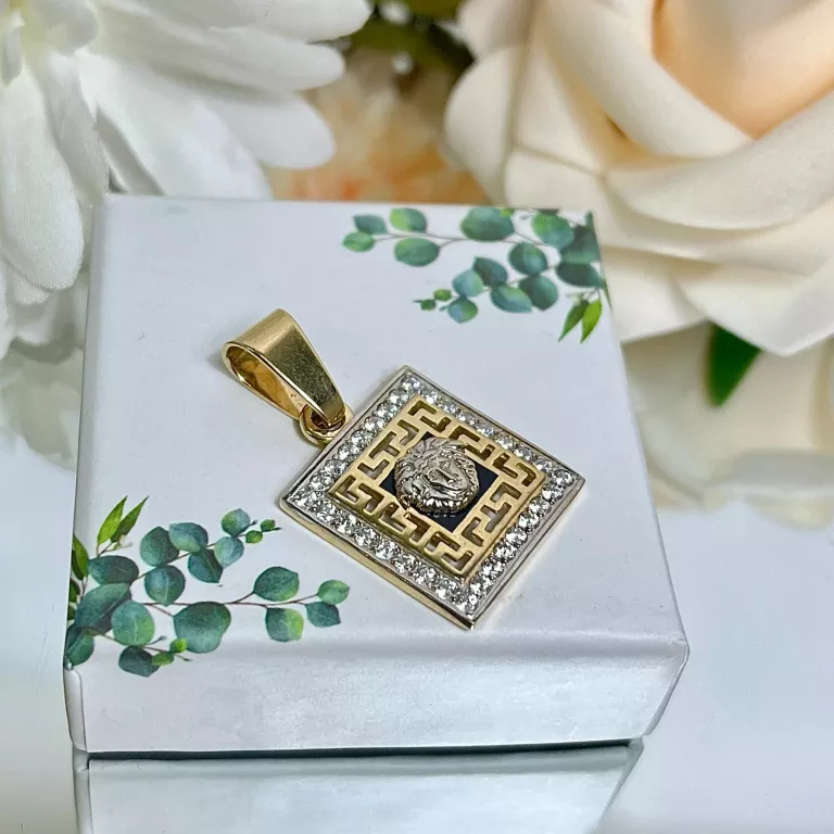 ELEGANCKA ZŁOTA ZAWIESZKA KWADRATOWA MEDUZA I CYRKONIE 585/4,91G