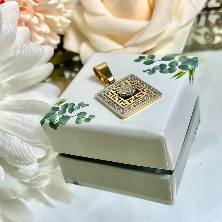 ELEGANCKA ZŁOTA ZAWIESZKA KWADRATOWA MEDUZA I CYRKONIE 585/4,91G