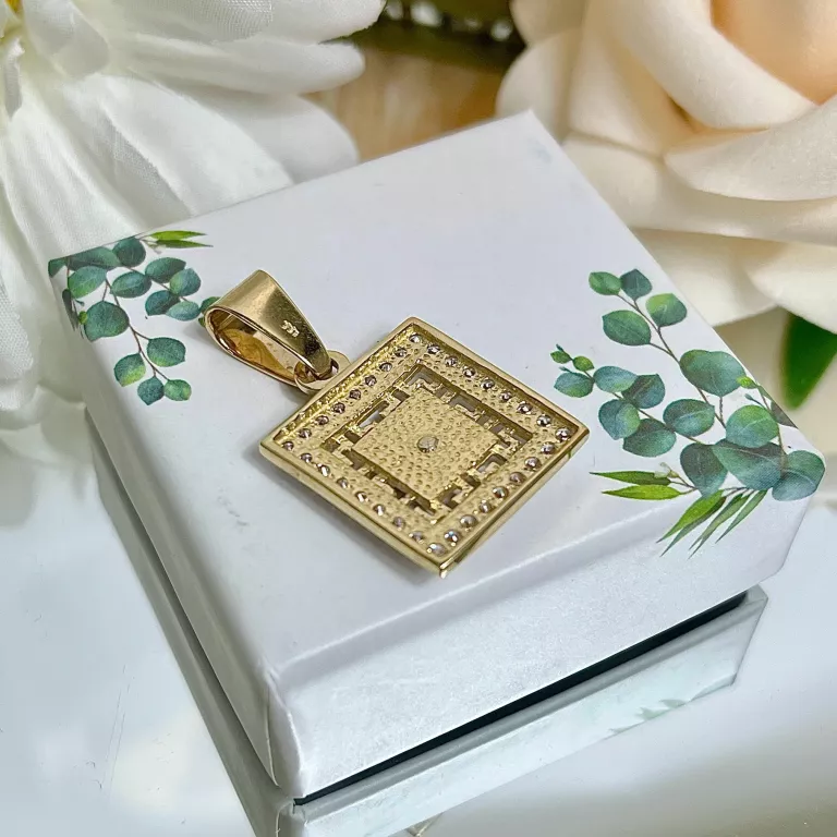 elegancka-zlota-zawieszka-kwadratowa-meduza-i-cyrkonie-585491g-marka-226434-1704211