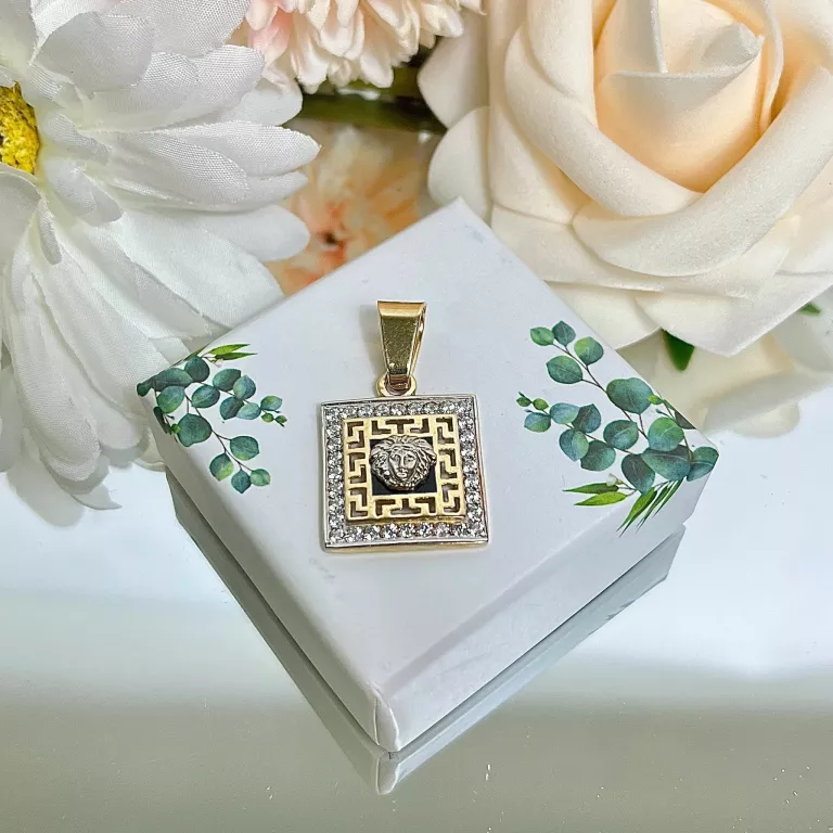 ELEGANCKA ZŁOTA ZAWIESZKA KWADRATOWA MEDUZA I CYRKONIE 585/4,91G