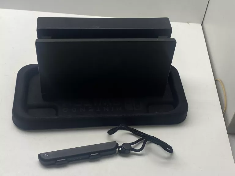 NINTENDO SWITCH ŁADOWARKA DWIE GRY ETUI MARIO OKAZJA