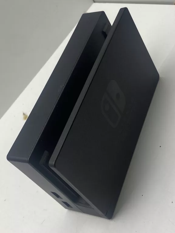 NINTENDO SWITCH ŁADOWARKA DWIE GRY ETUI MARIO OKAZJA
