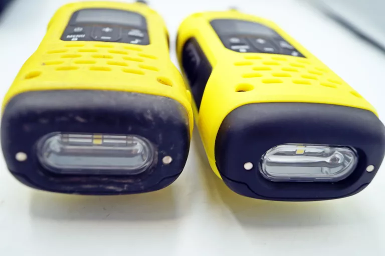 MOTOROLA T92 H20 WALKIE-TALKIES