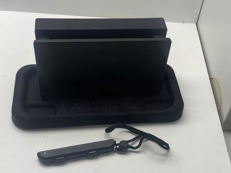 NINTENDO SWITCH ŁADOWARKA DWIE GRY ETUI MARIO OKAZJA
