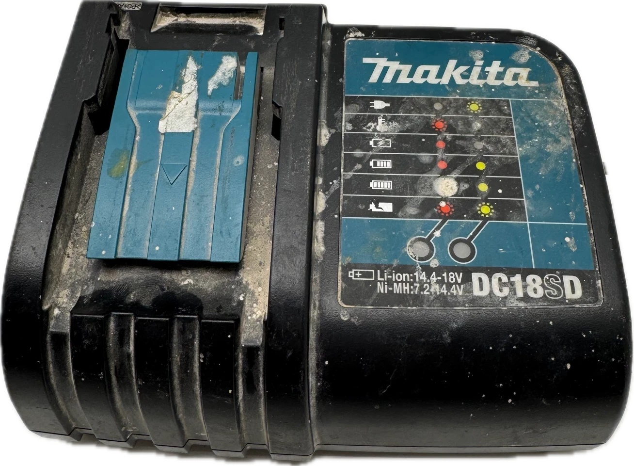 ladowarka-akumulatorow-makita-dc18sd-18-v-pilsudskiego-86-wroclaw